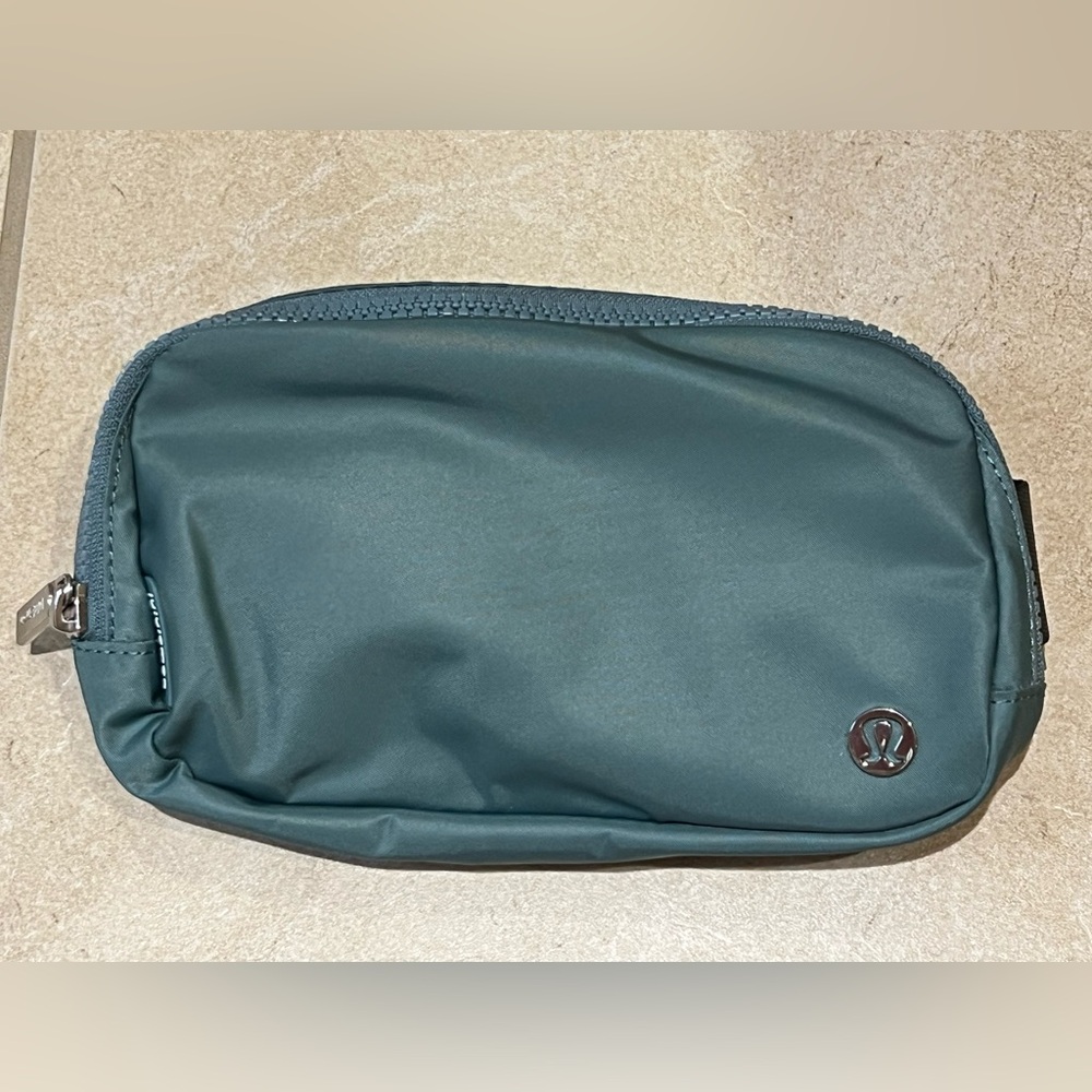 NWT Lululemon Everywhere Belt Bag 1L Tidewater Teal - Picture 2 of 5